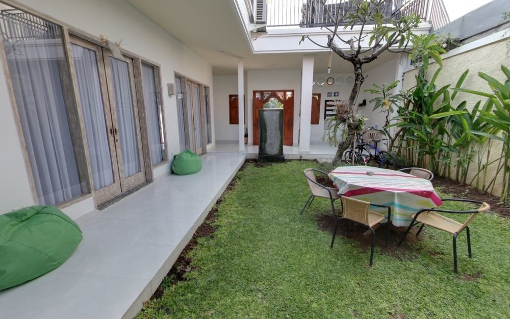 Sugiras Living Wisma tamu
