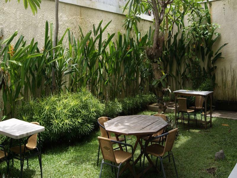 Sugiras Living Wisma tamu