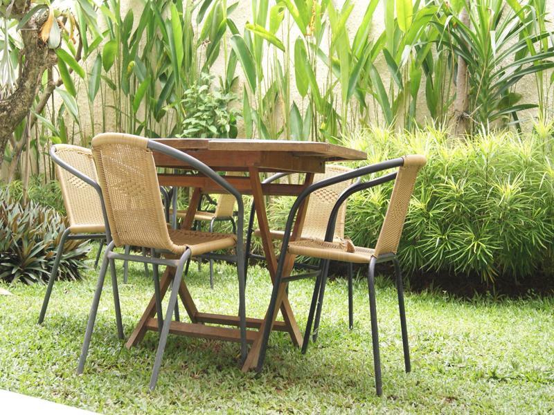 Wisma tamu Sugiras Living